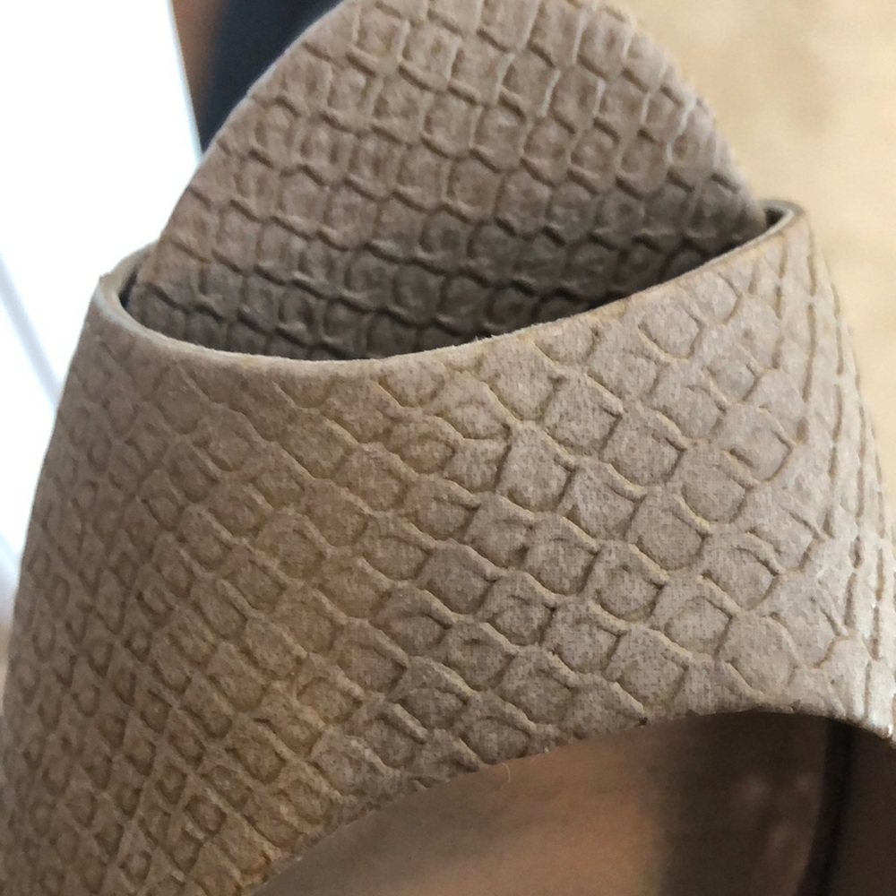 Heels - Picture 4 of 4